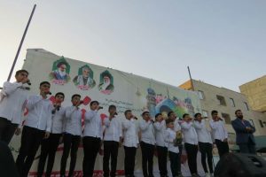 اجتماع بزرگ دهه نودی‌ها و همخوانی سرود "سلام فرمانده" در شهرستان بهارستان